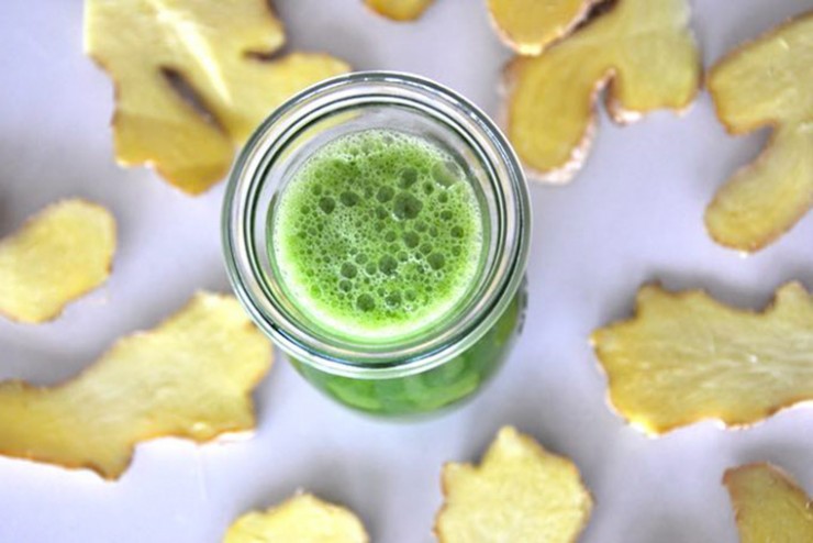 Réaliser un jus vert maison au gingembre à l'extracteur de jus